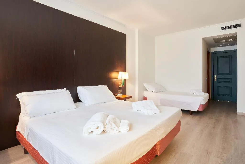TRIPLE STANDARD Room, Cyrano, Milan