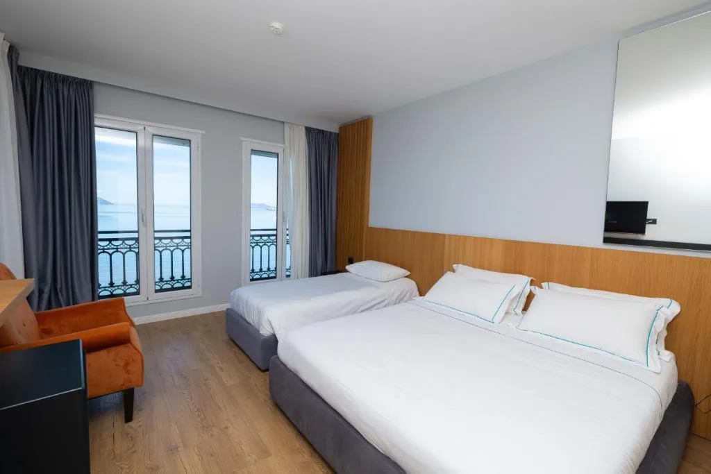 TRIPLE SEA VIEW Room, Duka Hotel, Kavaje