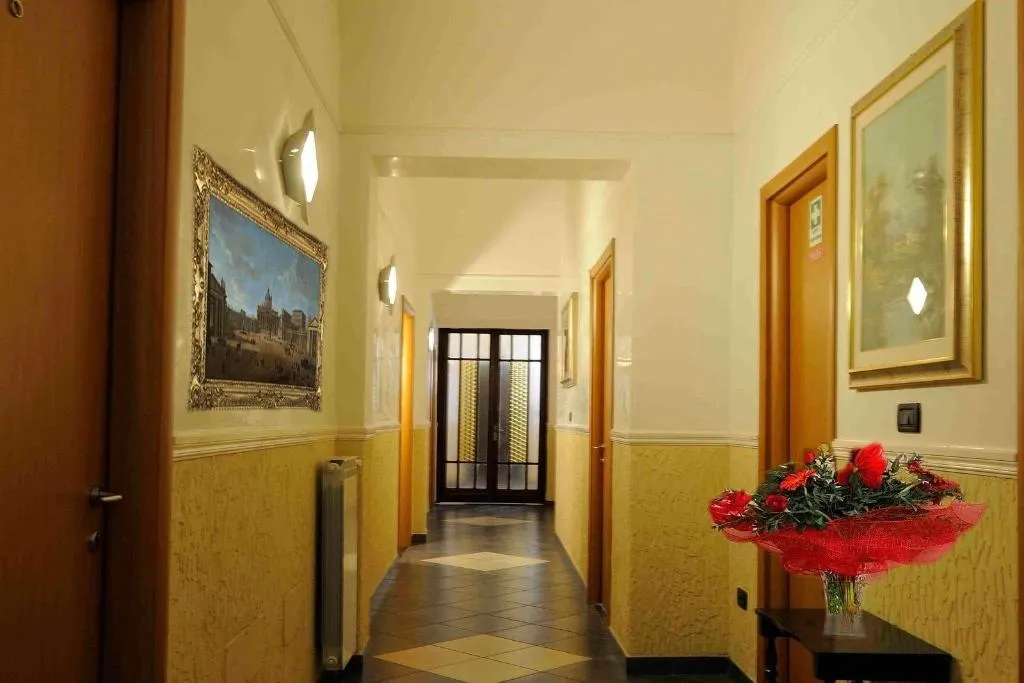 Lobby, Hotel Campidoglio, Naples