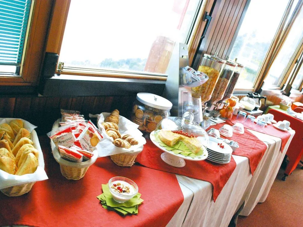 Restaurant, Mini Hotel, Naples