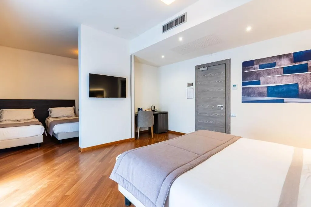 QUADRUPLE STANDARD Room, Hotel Como, Milan