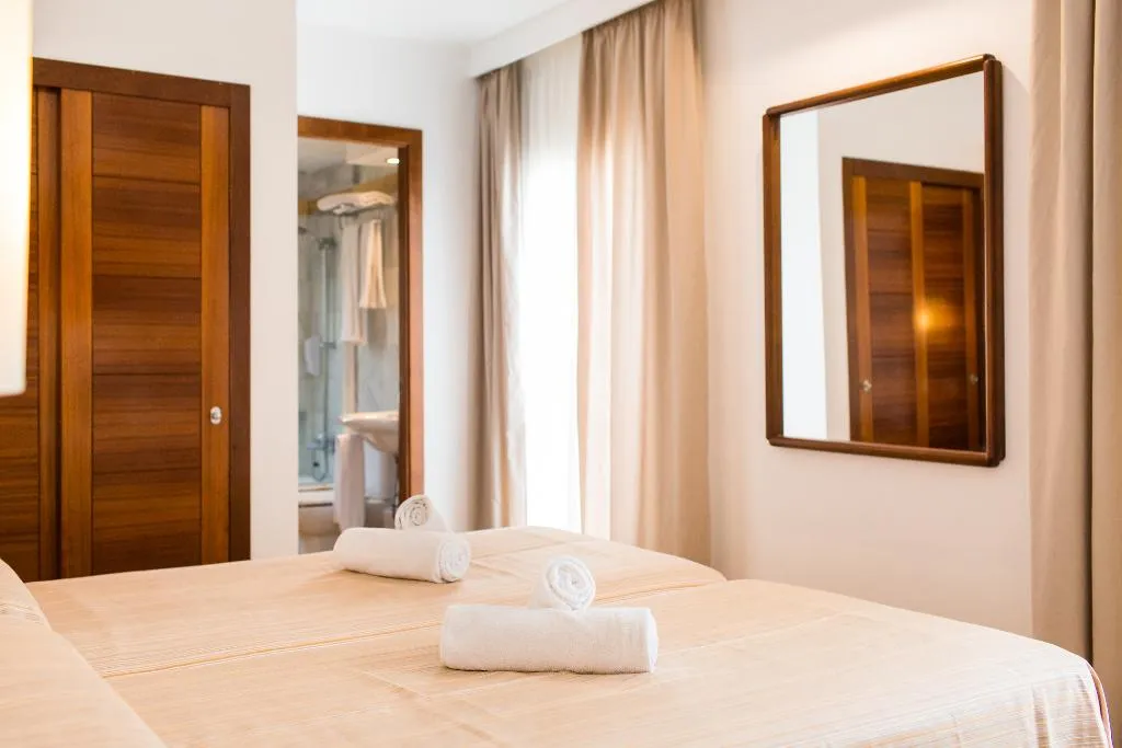 Room, Sagitario Hostal Ciutadella, Menorca