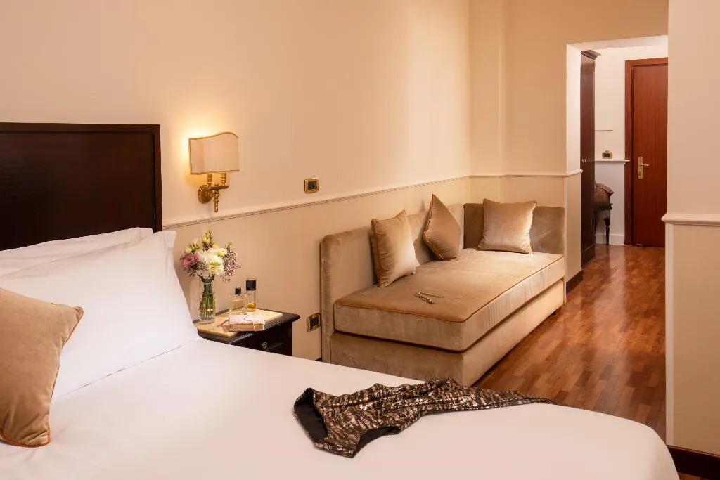 TRIPLE STANDARD Room, del Corso, Rome