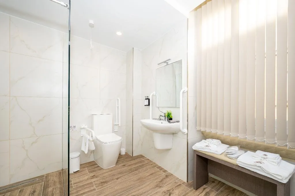 DOUBLE Accessible Room, C4 Retreats Gozo, Gozo