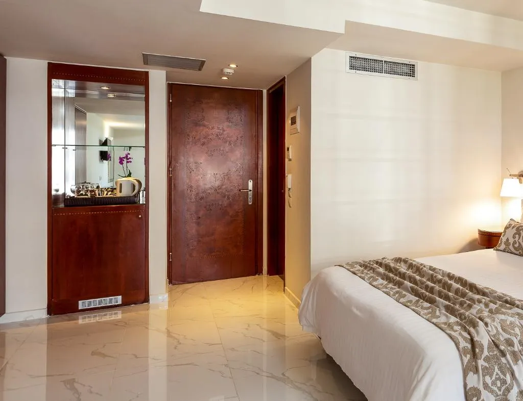SUITE STANDARD Room, Theartemis Palace, Crete