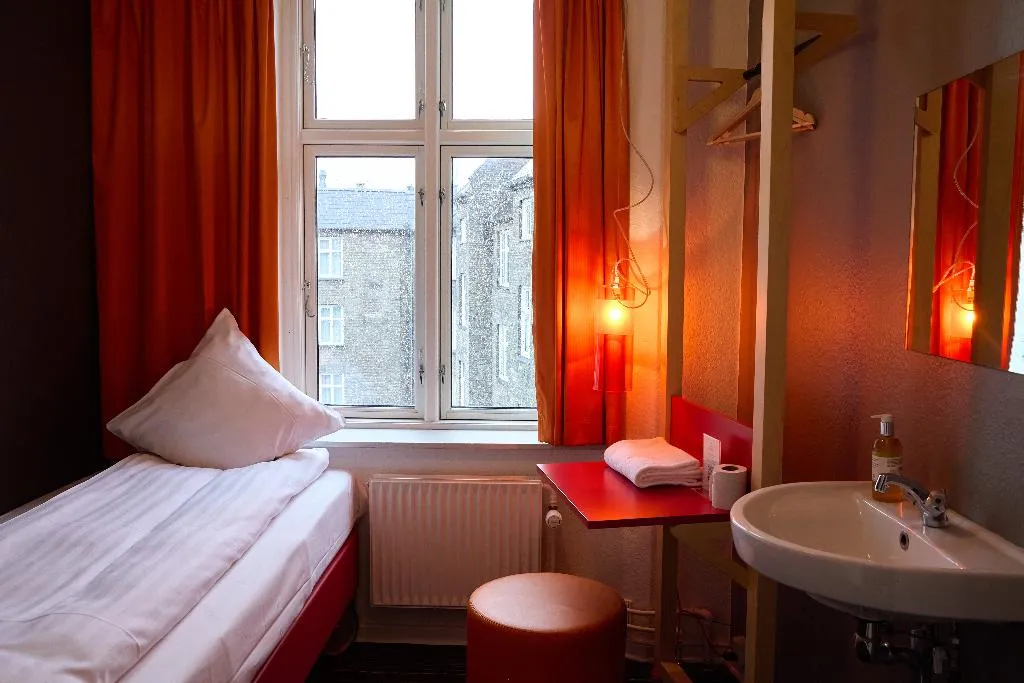 SINGLE WITH SHARED BATHROOM Room, Annex Copenhagen, Copenhagen