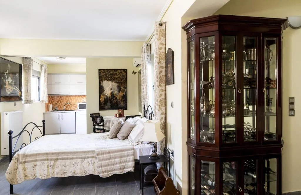 Room, Villa d'Irene - near Athens airport, 200 meters fr, Athens