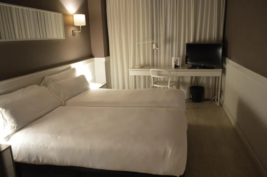 DOUBLE STANDARD Room, Paral.lel, Barcelona