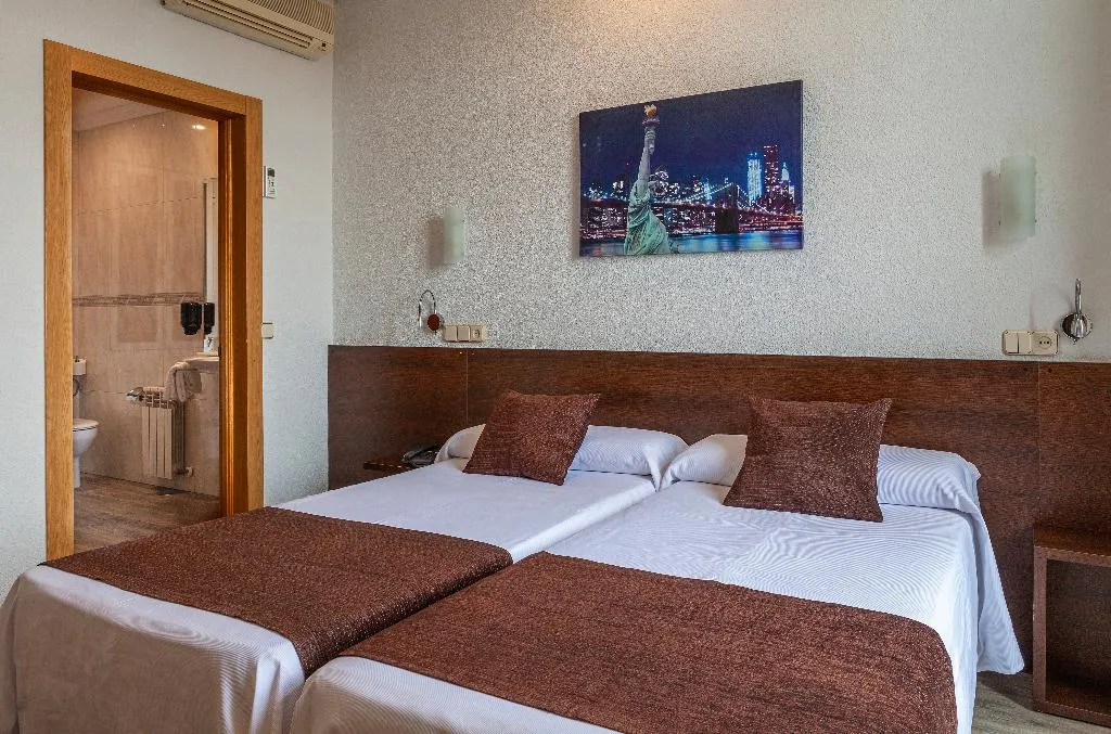 Room, Mediodia, Madrid