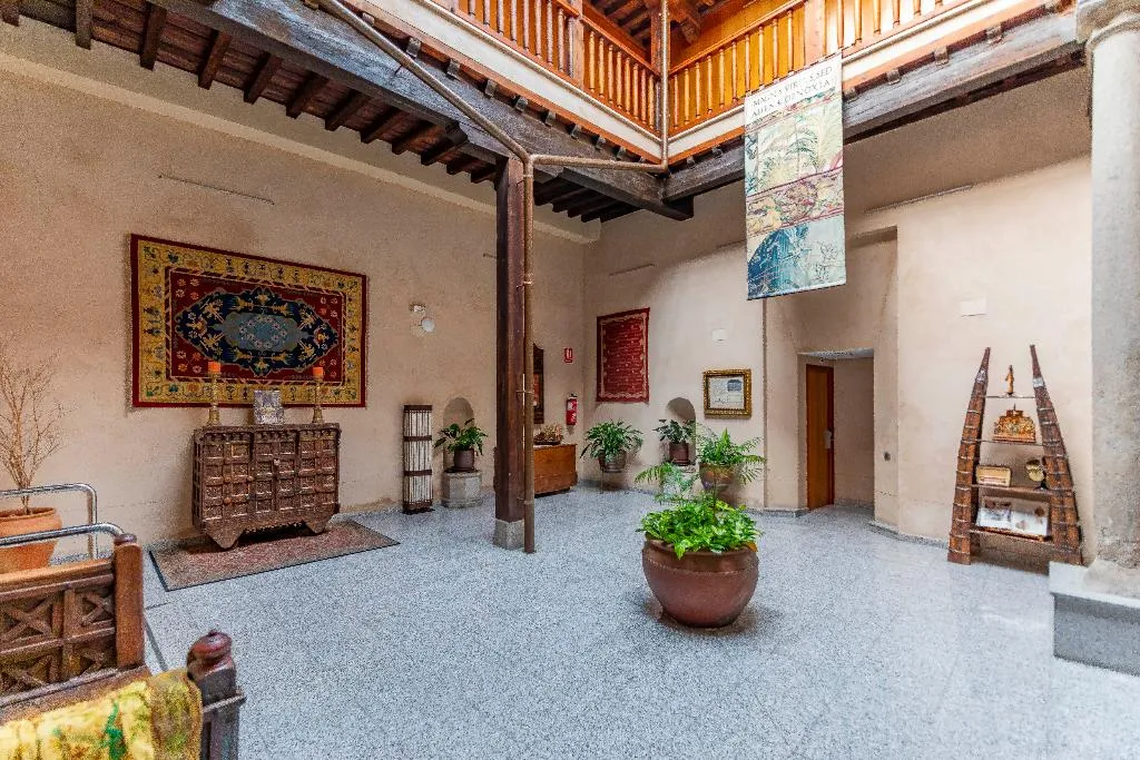 Lobby, Santa Isabel, Madrid