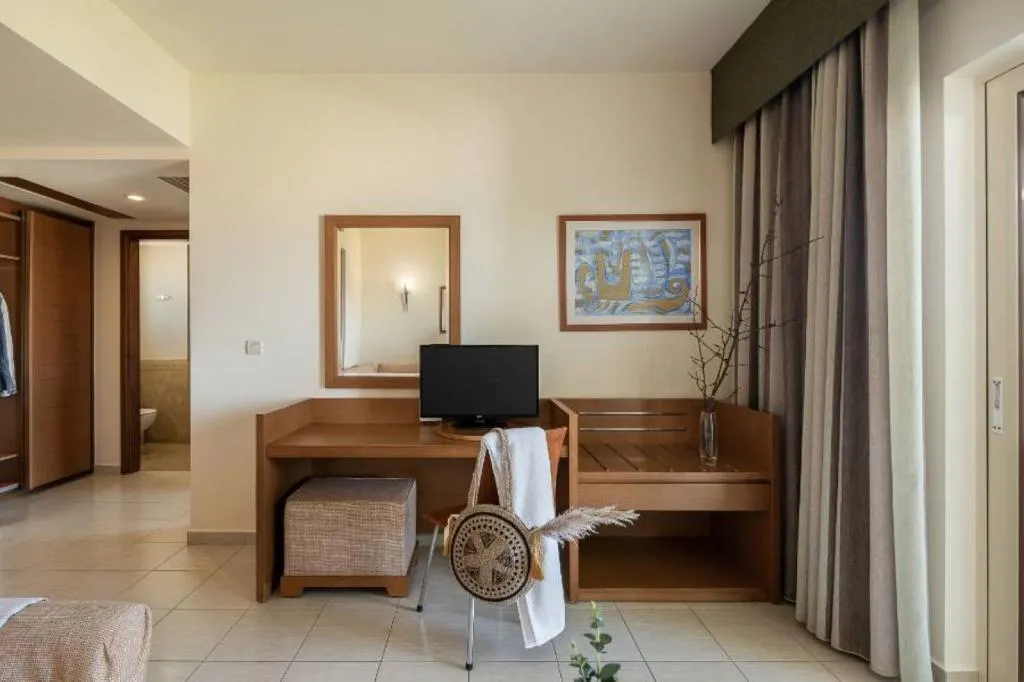 JUNIOR SUITE LAND VIEW Room, Cretan Dream Resort & Spa, Crete