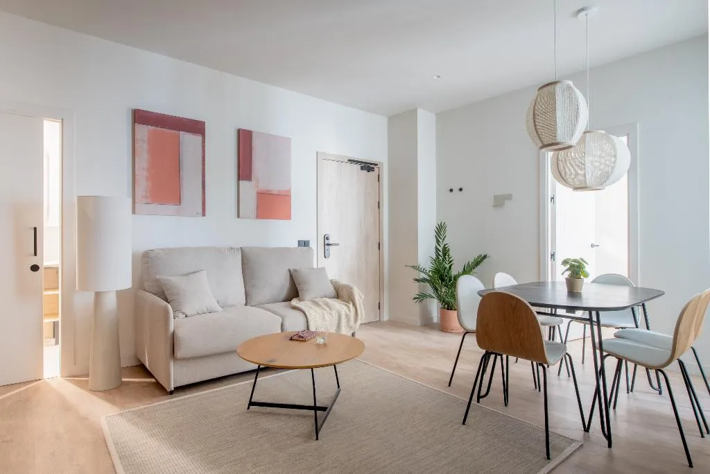 APARTMENT TWO BEDROOMS WITH TERRACE Room, Libere Seville Plaza Nueva, Seville