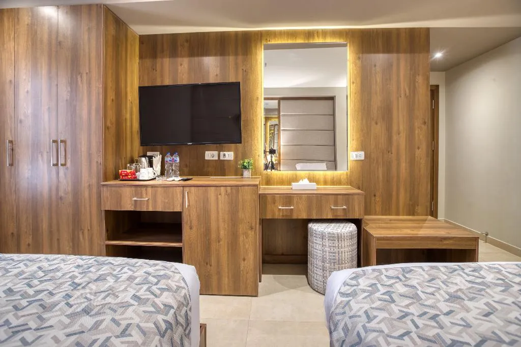 TRIPLE CITY VIEW Room, Nozol Pyramids Hotel & SPA, Cairo