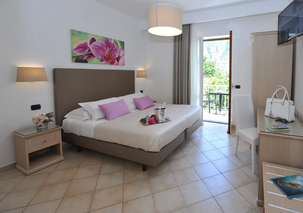 JUNIOR SUITE GARDEN VIEW Room, Relais Francesca, Naples