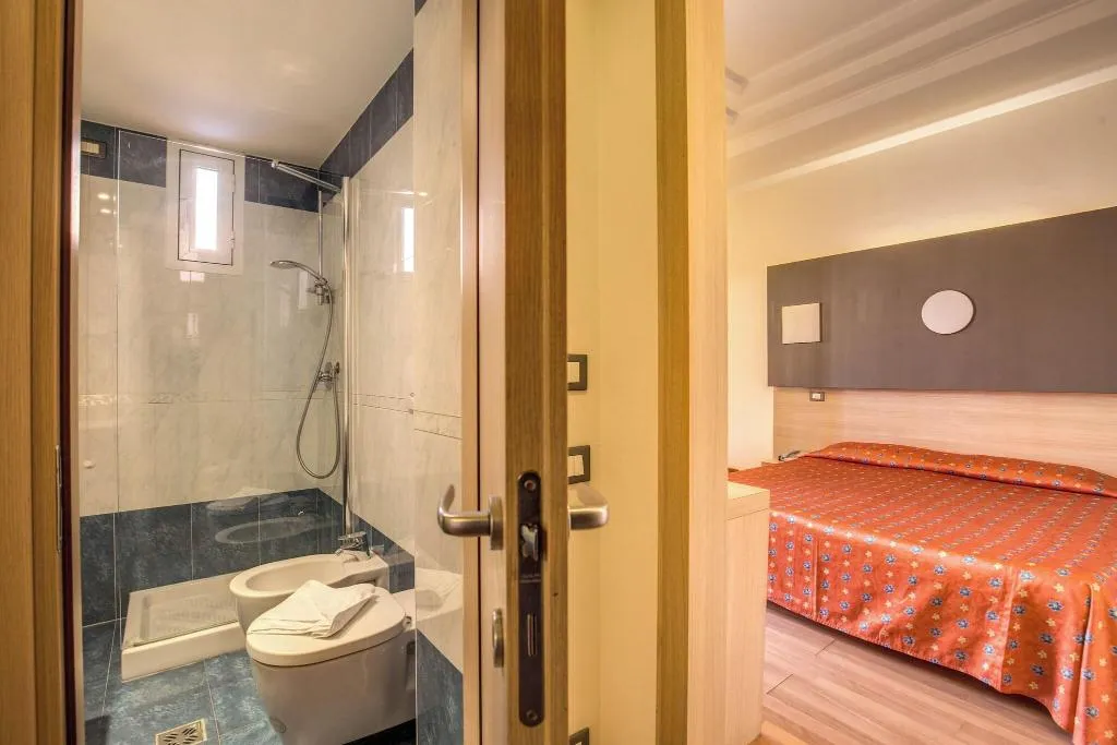 DOUBLE QUEEN SIZE BED Room, Hotel San Remo, Rome