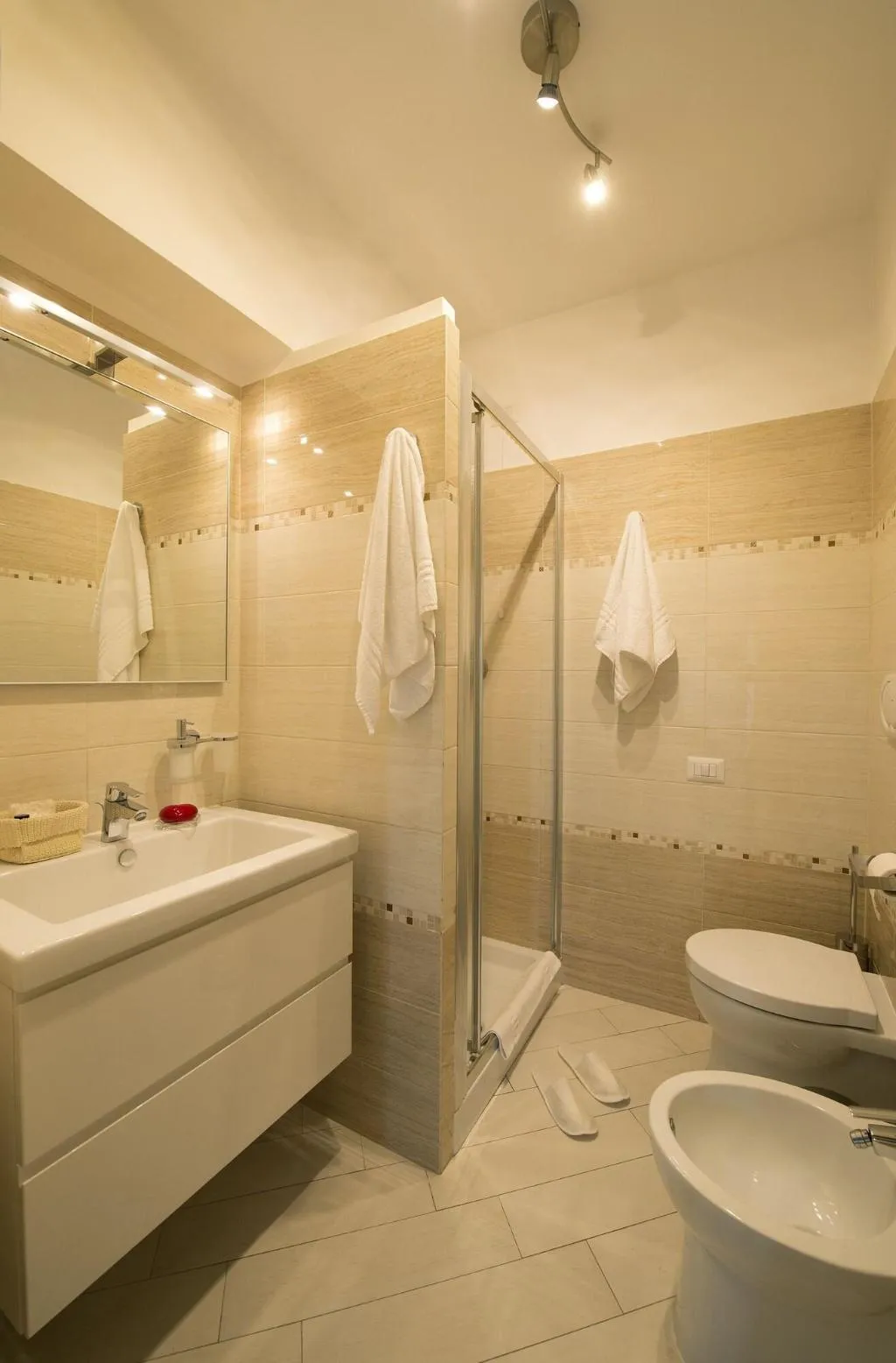 Room, Suites Roma Tiburtina, Rome
