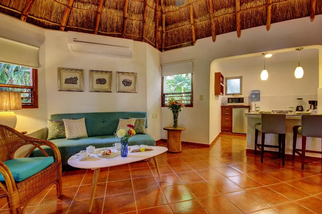 BUNGALOW KING SIZE BED Room, Riviera Maya Suites, Playa Del Carmen