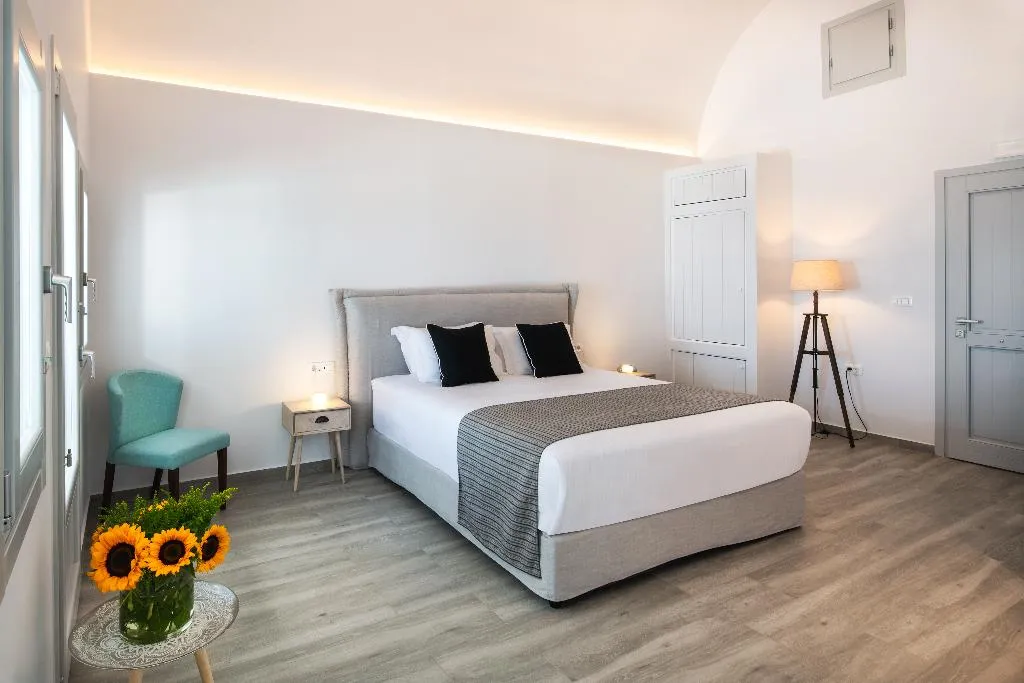 SUITE DELUXE WITH PRIVATE POOL Room, Siete Mares Luxury Suites, Santorini