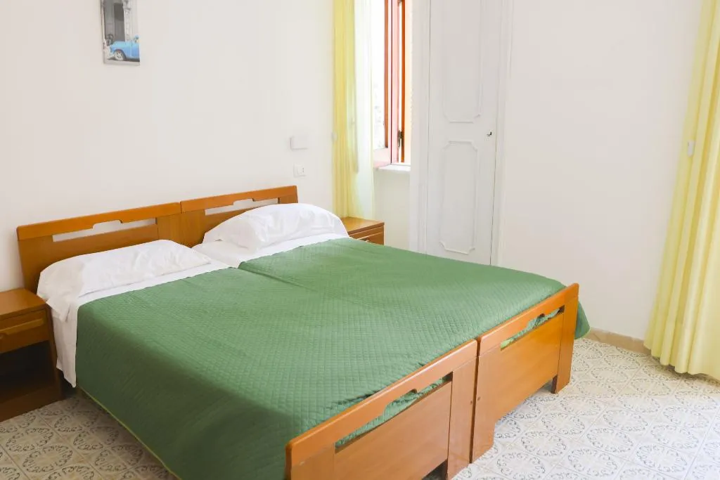 DOUBLE STANDARD Room, Cesotta, Naples