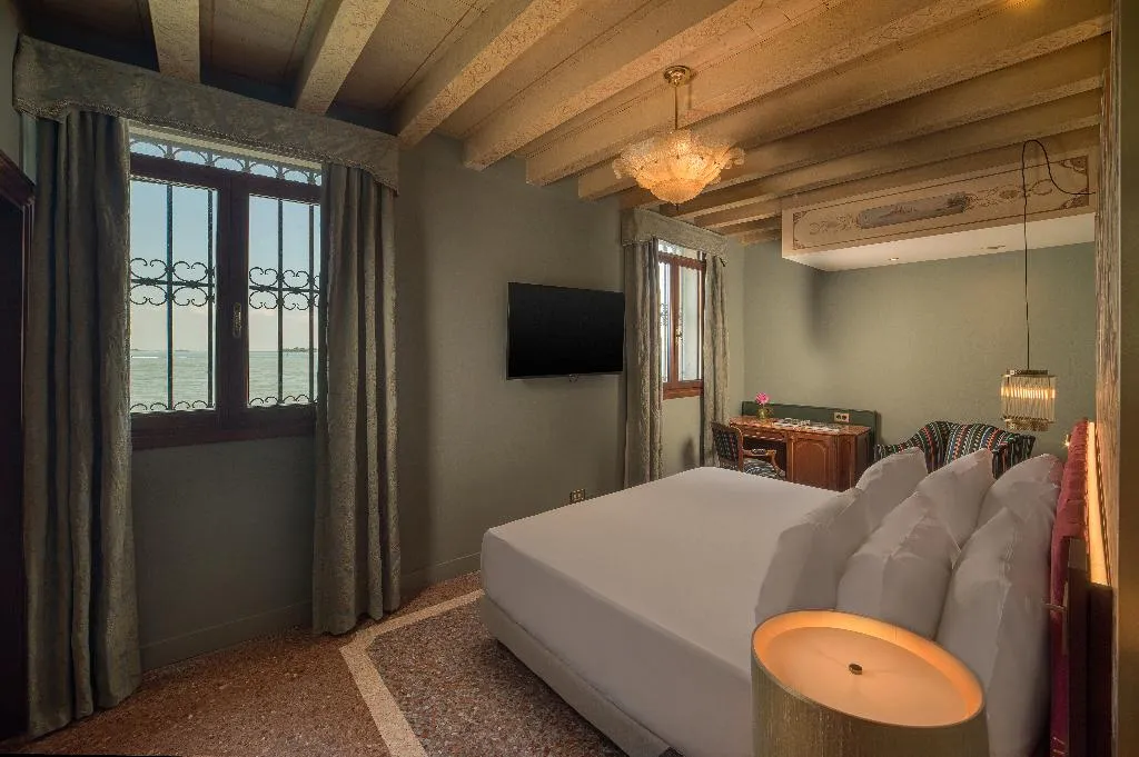 DOUBLE PREMIUM Room, NH Collection Venezia Grand Hotel Palazzo dei Dogi, Venice