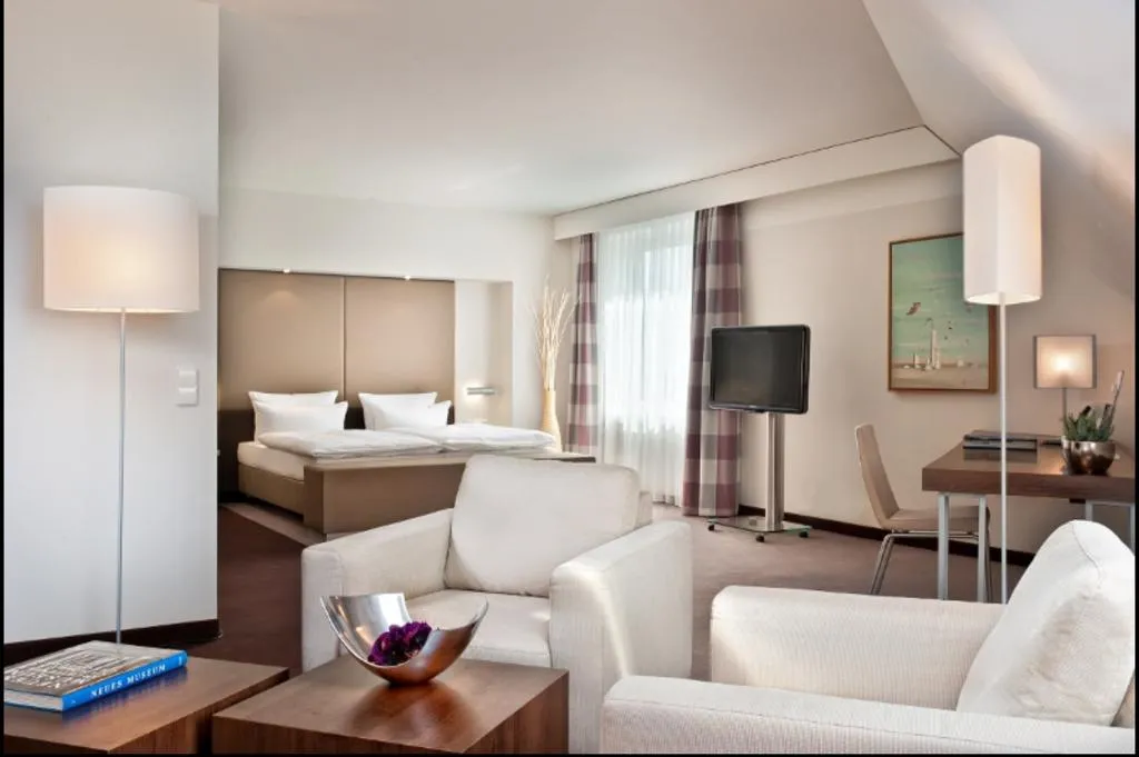 JUNIOR SUITE STANDARD Room, Estrel Hotel Berlin, Berlin