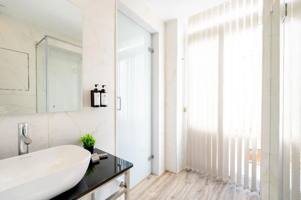 DOUBLE WITH BALCONY Room, C4 Retreats Gozo, Gozo