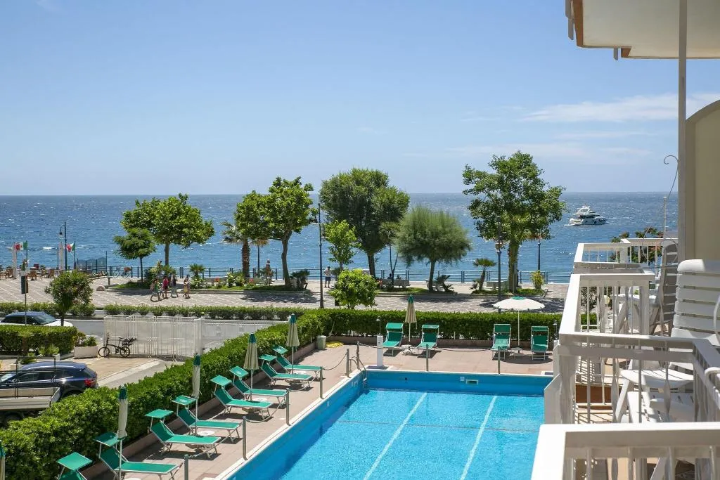 Pool, Pietra Di Luna, Naples