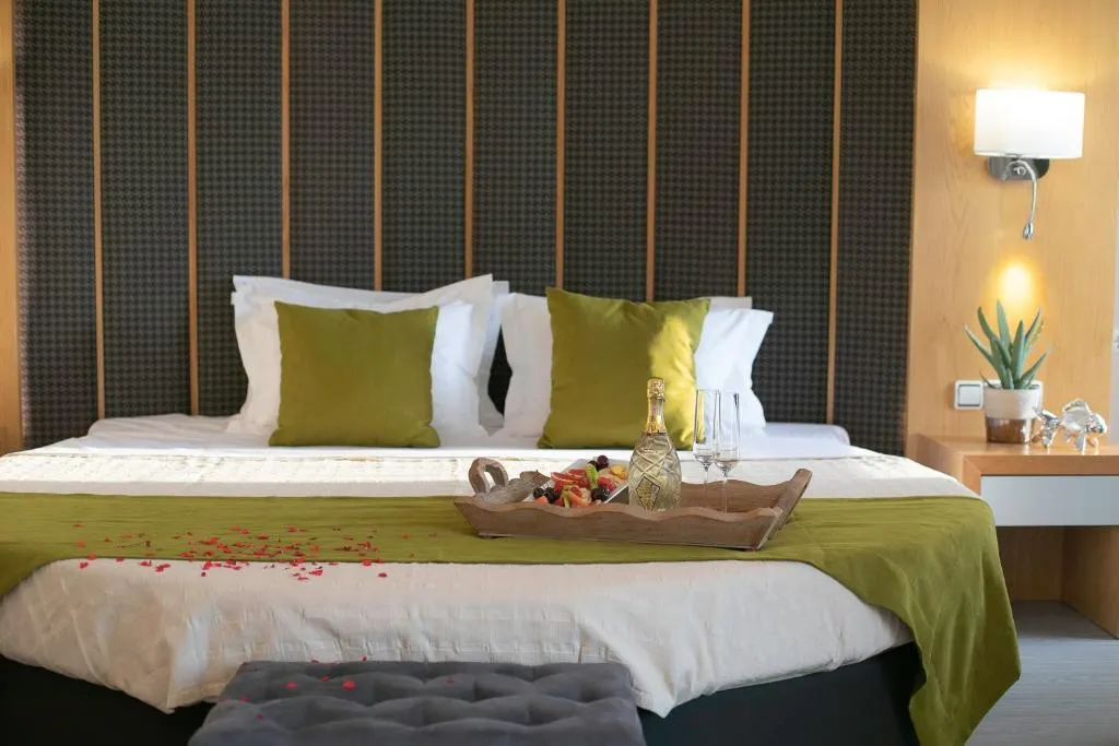 JUNIOR SUITE CITY VIEW Room, La Piscine Art Hotel, Skiathos