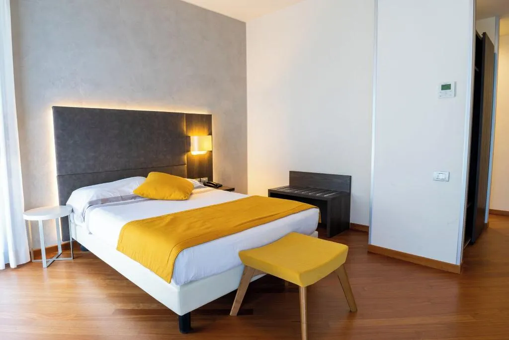 SINGLE ECONOMY Room, Hotel Como, Milan
