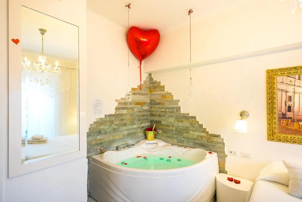 Room, Suites Roma Tiburtina, Rome