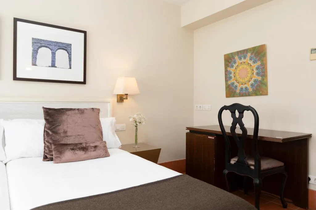 Room, San Antonio El Real, Madrid