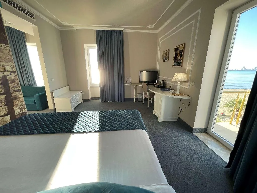 JUNIOR SUITE CAPACITY 4 Room, Adriatik Hotel BW Premier Collection, Durres