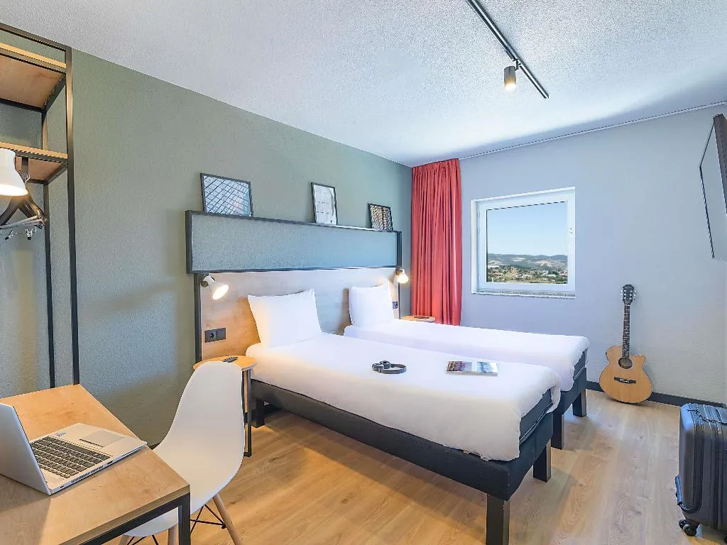 TWIN STANDARD Room, Ibis Braganca, Porto