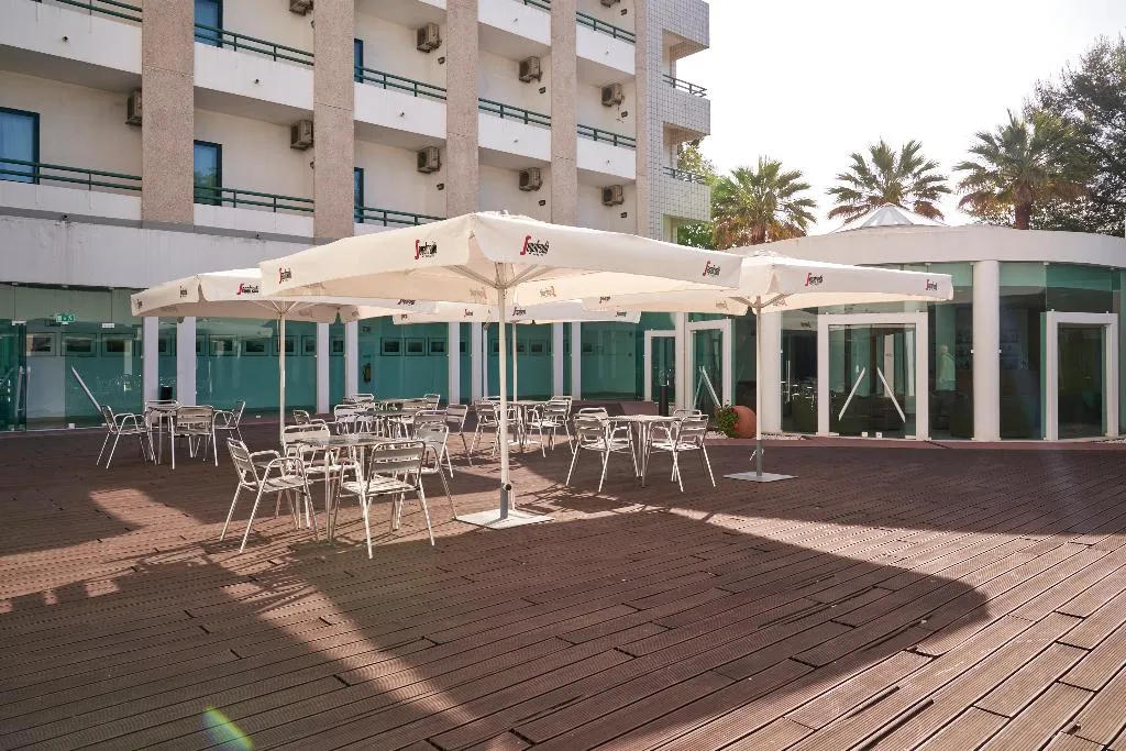 Terrace, Leziria Parque Hotel, Lisbon