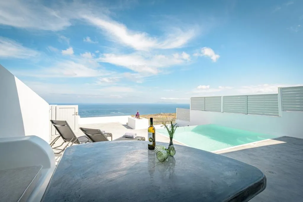 SUITE SUPERIOR WITH PRIVATE POOL Room, Siete Mares Luxury Suites, Santorini