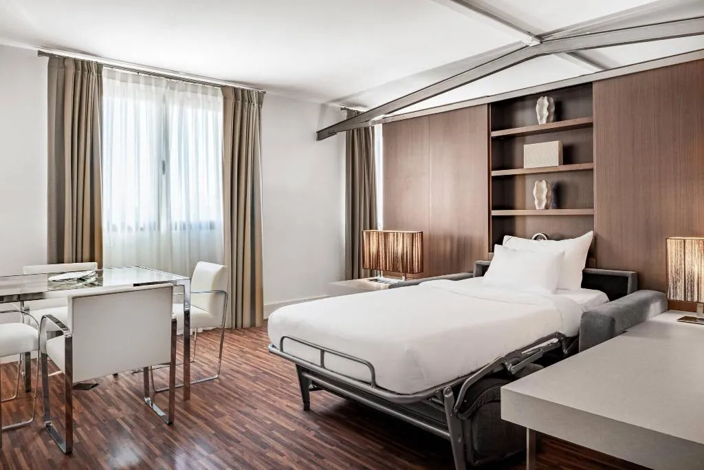 Room, AC Hotel Palacio del Retiro Autograph Collection, Madrid