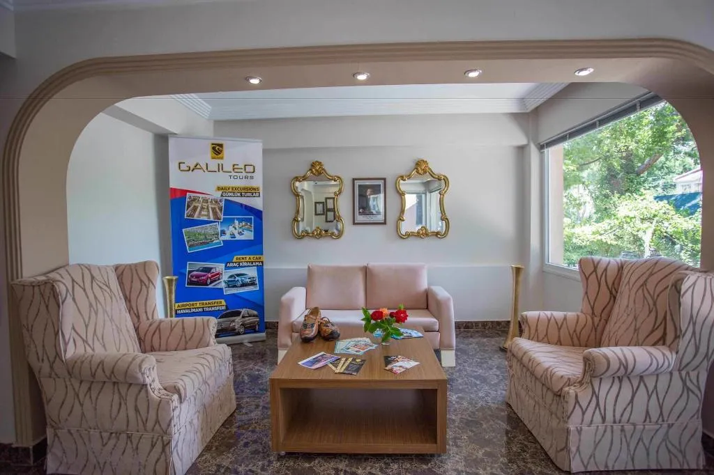 Lobby, Melis, Izmir