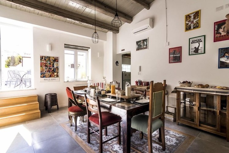 Ad Hoc Rooms, Palermo