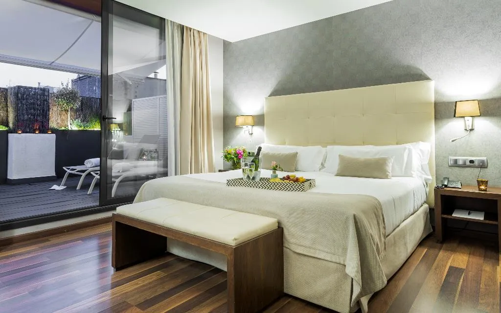 DOUBLE WITH JACUZZI Room, Aparthotel Mariano Cubi, Barcelona