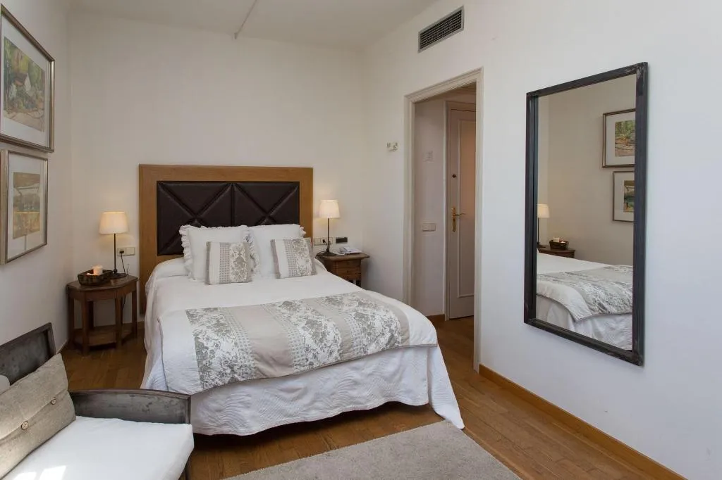 Room, Hostal De La Plaça, Barcelona