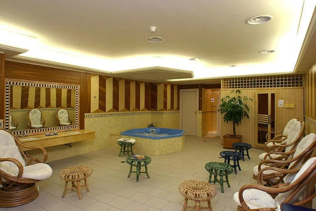 Sports and Entertainment, Grand Hotel La Pace, Naples