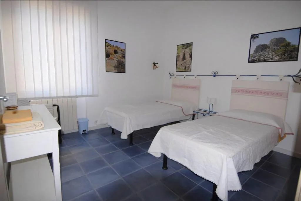 Room, Nughe' e' Oro, Olbia
