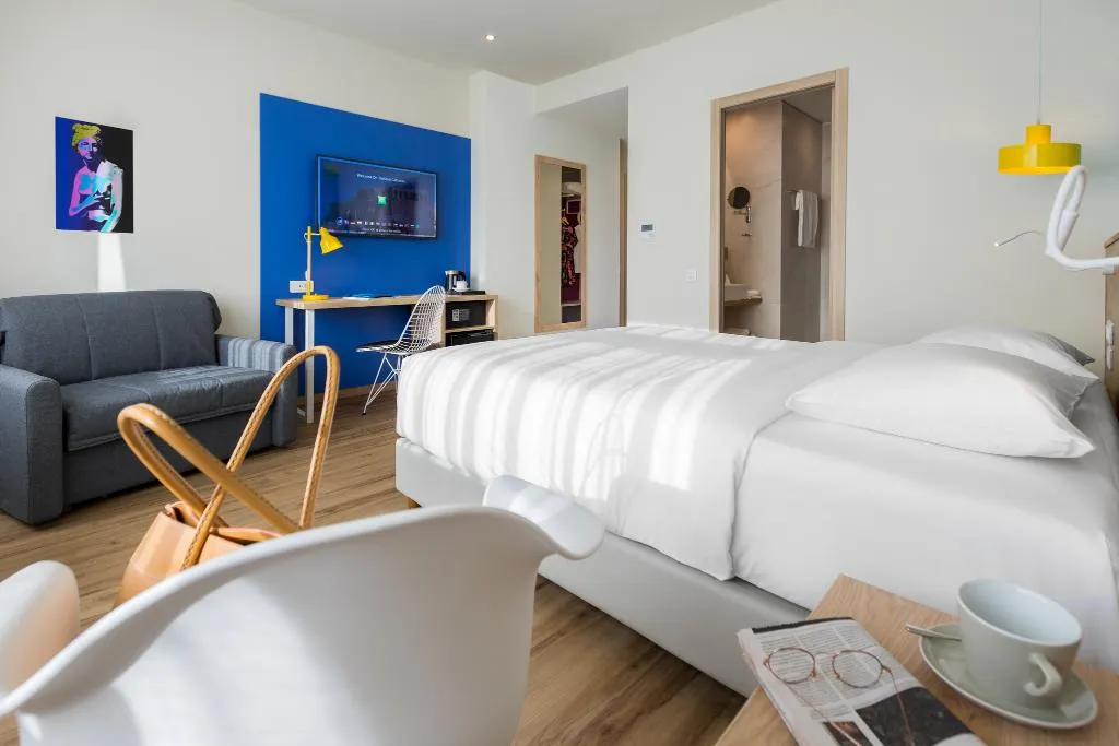 DOUBLE PREMIUM Room, Ibis Styles Athens Routes, Athens