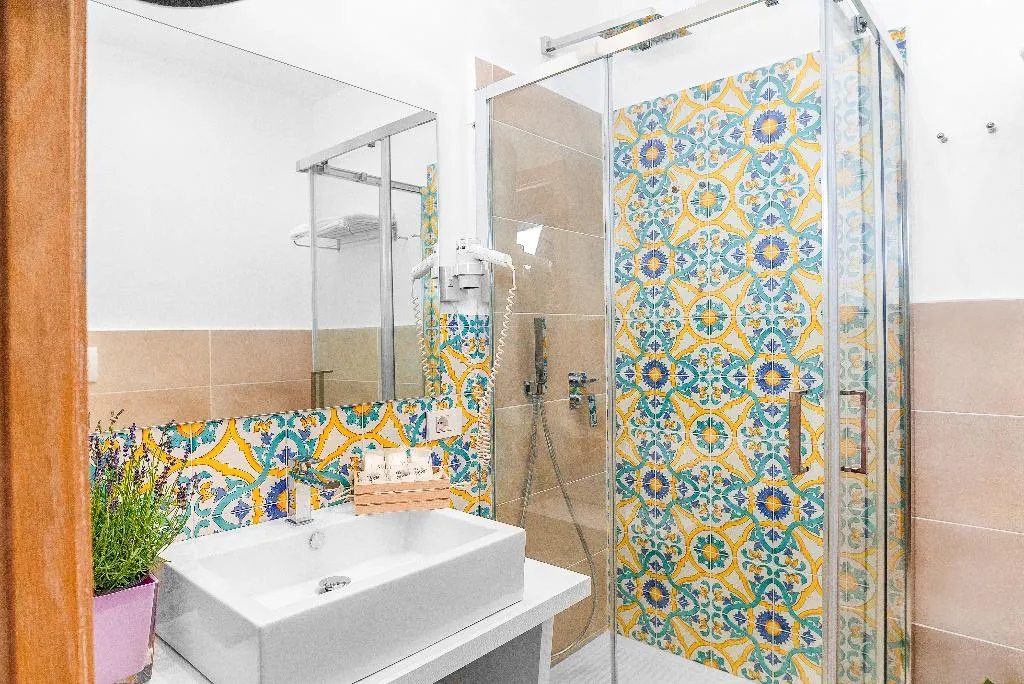 QUADRUPLE GARDEN VIEW Room, Relais Francesca, Naples