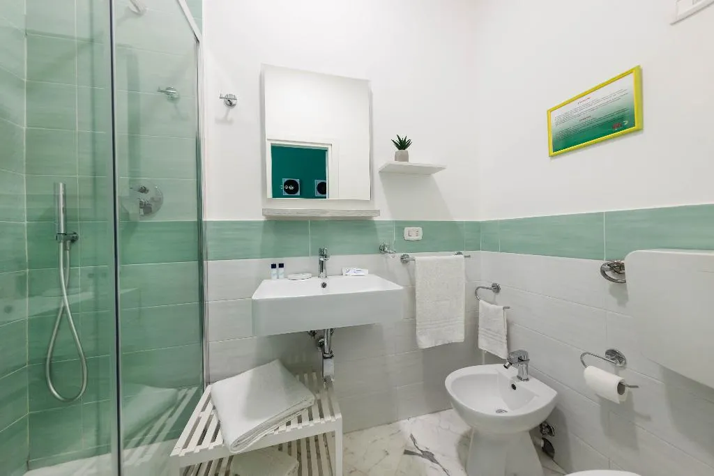 DOUBLE ONE BEDROOM ONE BATHROOM Room, B&B Colori e Note, Naples