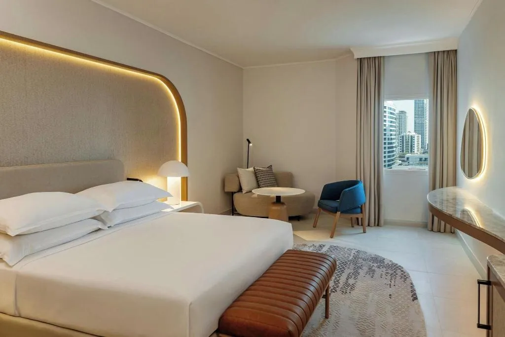 SUITE PREMIUM WITH VIEWS Room, Sheraton Jumeirah Beach Resort, Dubai