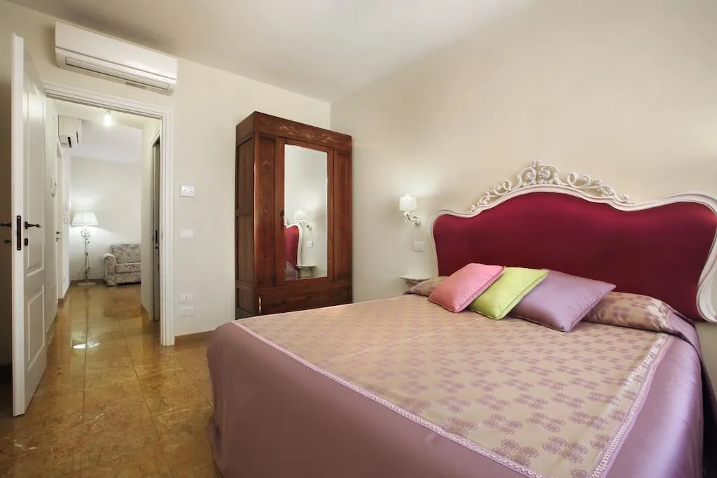 APARTMENT CAPACITY 5 ONE BEDROOM Room, Villa Lucrezia Firenze, Florence