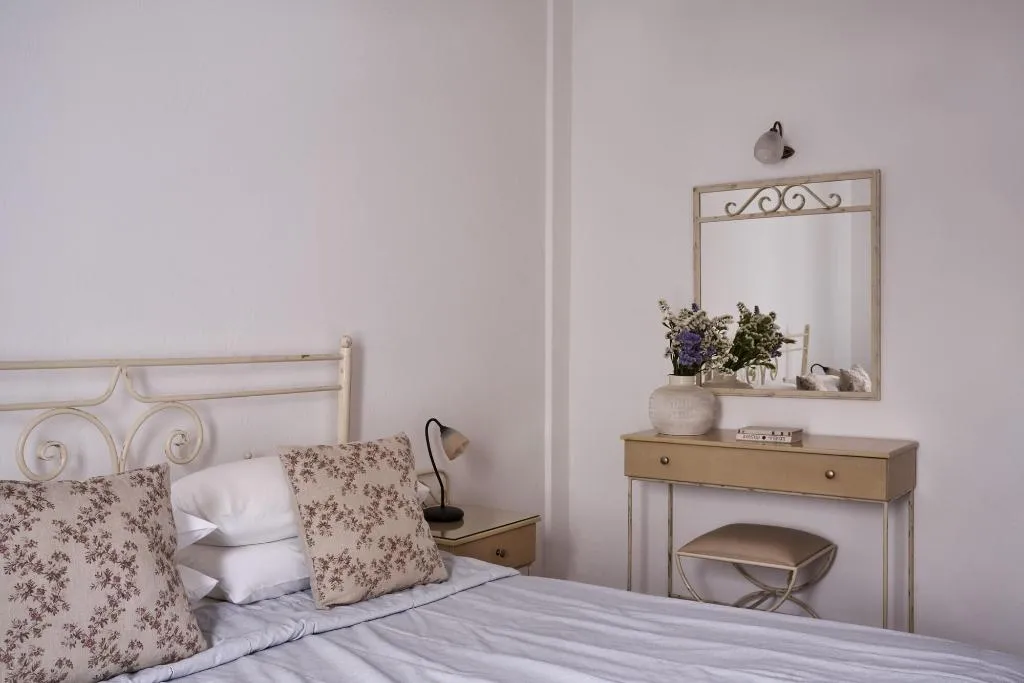 Room, Makris Beach Hotel, Santorini
