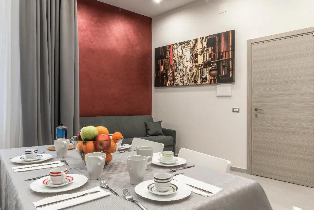 APARTMENT WITH BALCONY Room, Casina Rossa, Naples