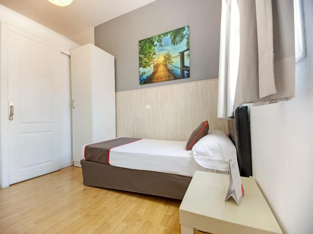 SINGLE STANDARD Room, OYO Bora Bora The Hotel, Gran Canaria